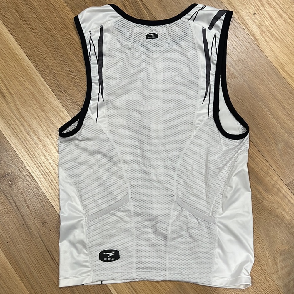 Excellent condition men’s Sugoi tri tank. Fits more like a small. - Picture 3 of 4